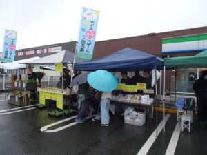 知覧平和公園前店での販売会写真