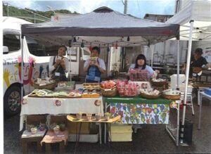 名瀬平松店での販売会写真